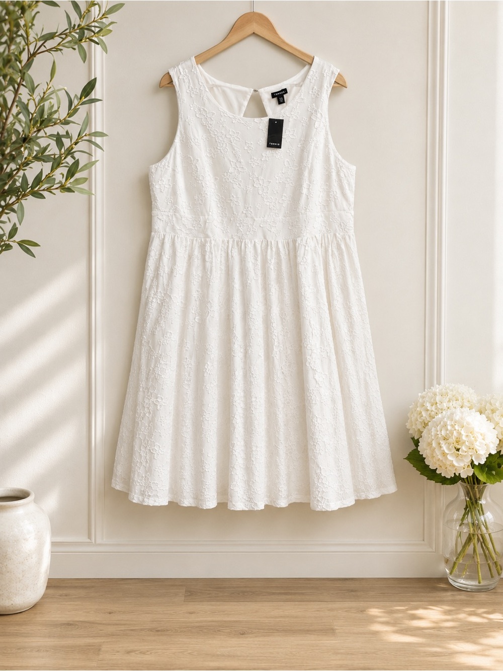 NWT Torrid White Textured Floral Skater Dress Size 20 - Picture 1 of 7